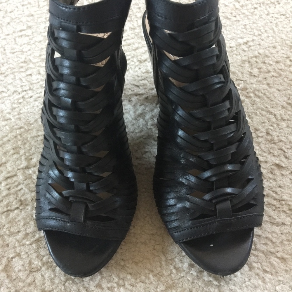 VINCE CAMUTO Black Strappy high heel shoes